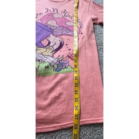 Disney Alice in Wonderland Mad Hatter Deep Pink Graphic T-shirt Size Small - Picture 5 of 5